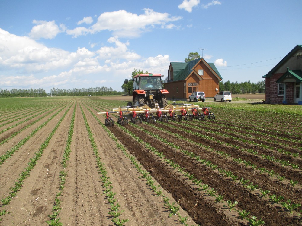 機械除草により人手不足解消と減農薬・有機栽培に貢献