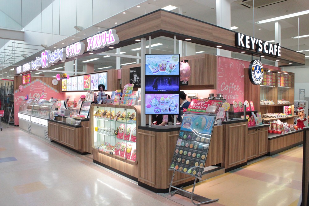 サーティワンアイスクリームとKEY’S CAFÉのコラボ店舗を展開できるのも、当社ならでは。